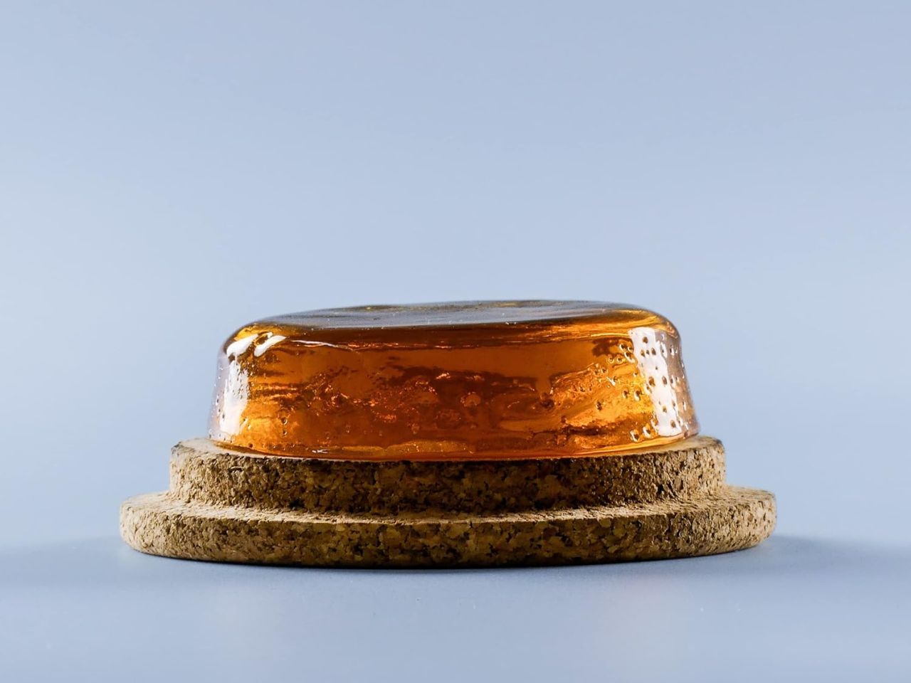 best violin rosin - Melos Light Violin Rosin - side view of a rosin cake