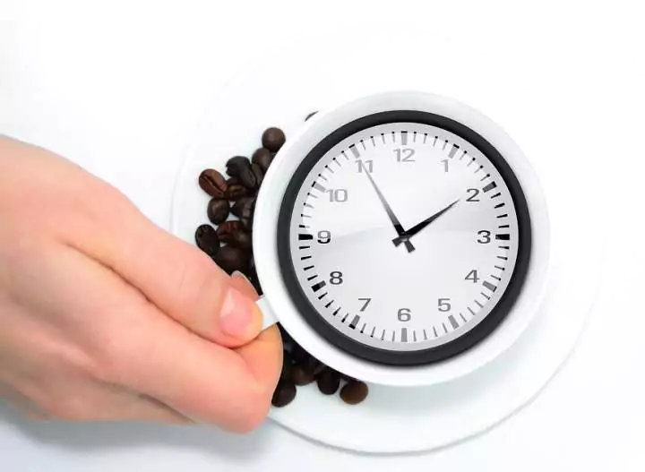 Clock symbolizing the importance of taking regular breaks during violin practice.